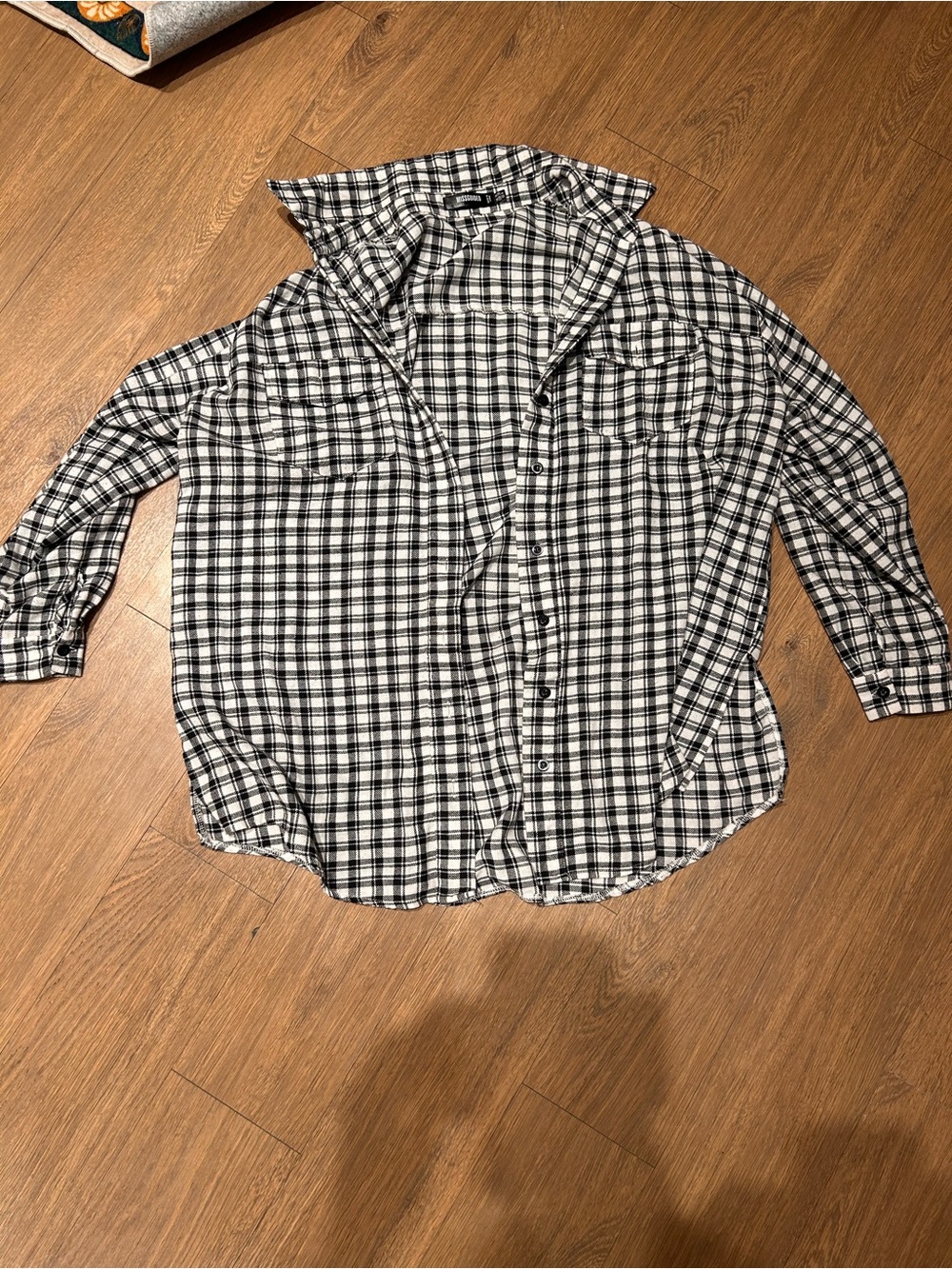 Missguided + Black and White Plaid Button-Down Shirt